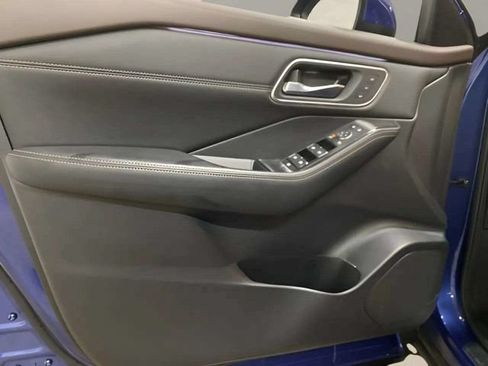 Used 2023 Nissan Rogue Platinum AWD/4WD image 16