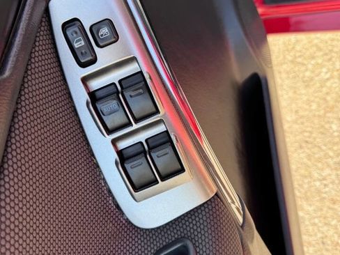 Used 2004 Pontiac Vibe w/ Moon And Tunes Value Package image 13