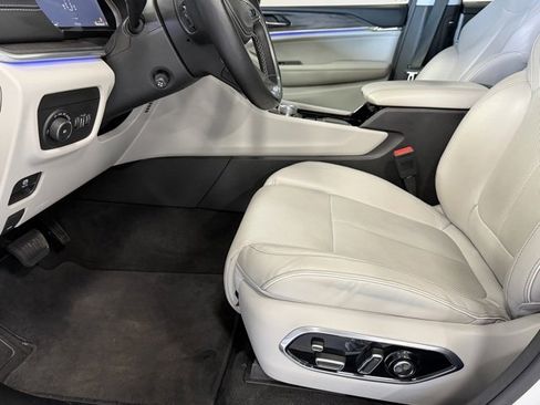 Used 2022 Jeep Grand Cherokee L Overland w/ Luxury Tech Group IV image 8