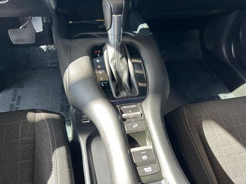 Used 2023 Honda HR-V LX image 18