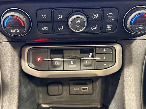 Used 2022 GMC Acadia Denali w/ Denali Ultimate Package FWD image 16