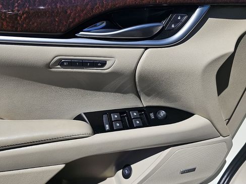 Used 2013 Cadillac XTS Luxury w/ Driver Awareness Package image 27