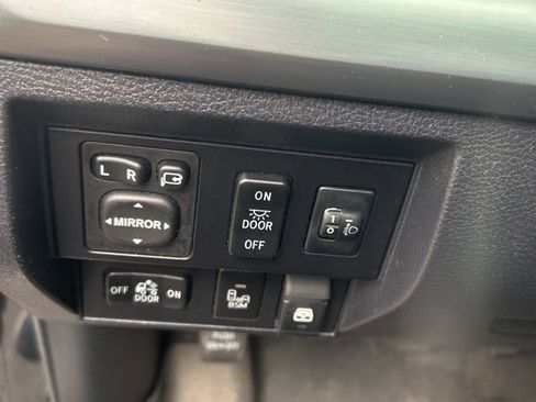 Used 2017 Toyota Tundra Platinum AWD/4WD image 10