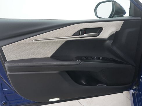 Used 2025 Toyota Camry XLE image 18