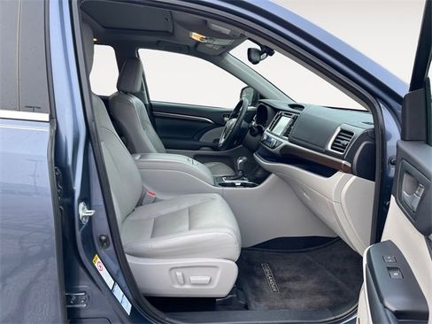 Used 2015 Toyota Highlander Limited image 15