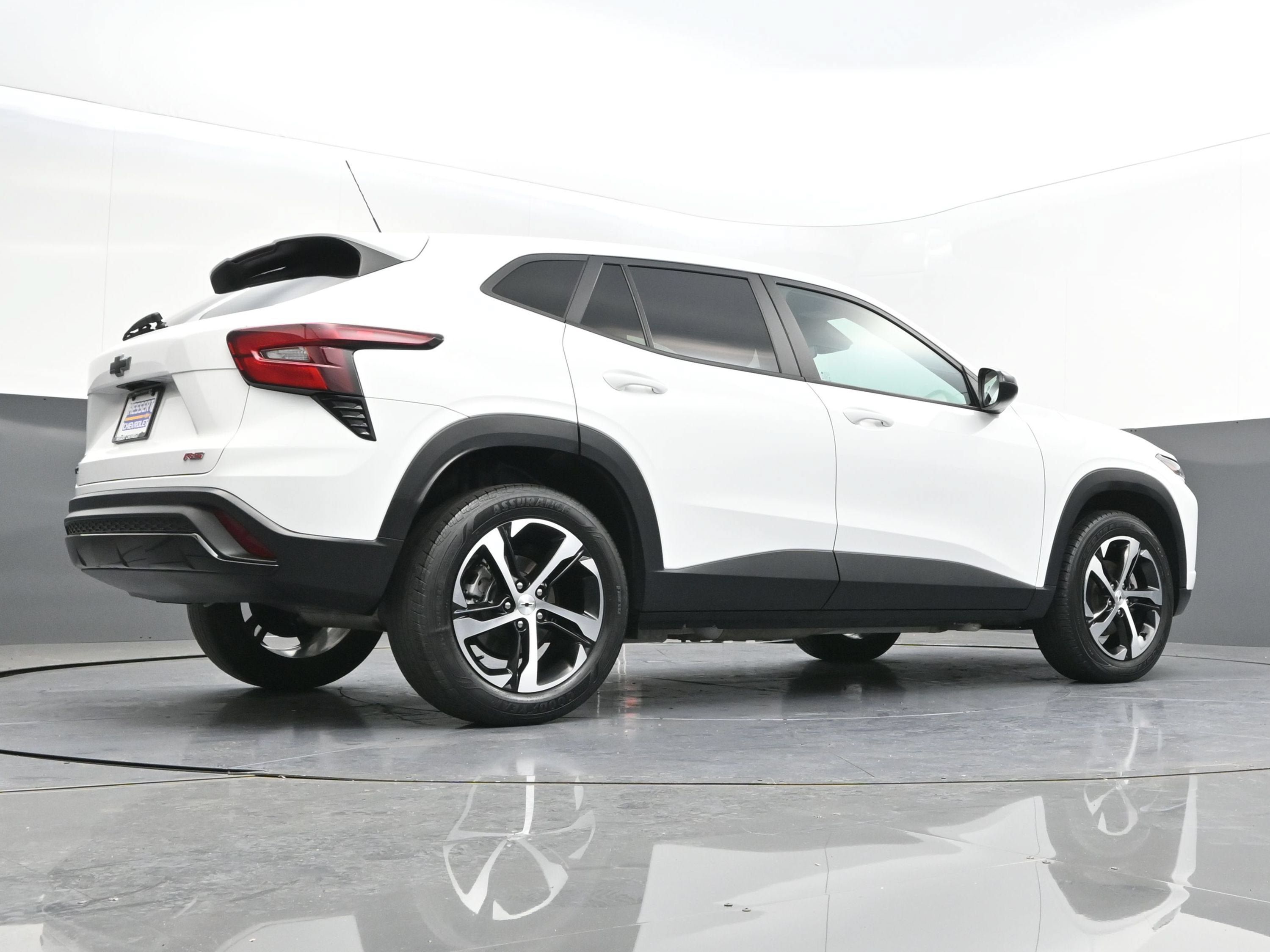 Certified 2024 Chevrolet Trax RS w/ Driver Confidence Package FWD image 38
