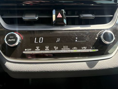 Used 2022 Toyota Corolla LE FWD image 28