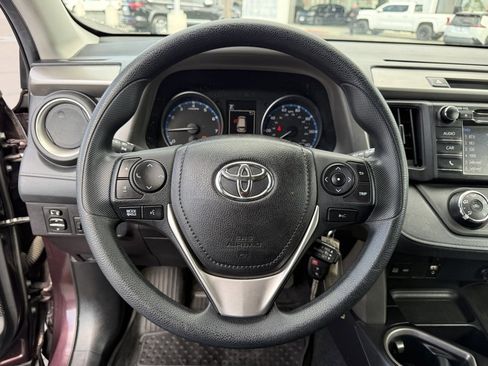 Used 2018 Toyota RAV4 LE image 20