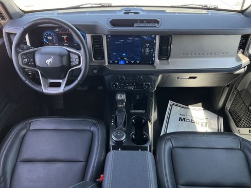 Used 2025 Ford Bronco Outer Banks image 9