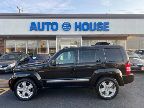 Used 2012 Jeep Liberty Limited Jet w/ Comfort/Convenience Group image 8