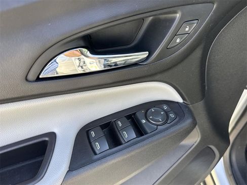 Used 2022 Chevrolet Equinox LS w/ LPO, Floor Liner Package image 21