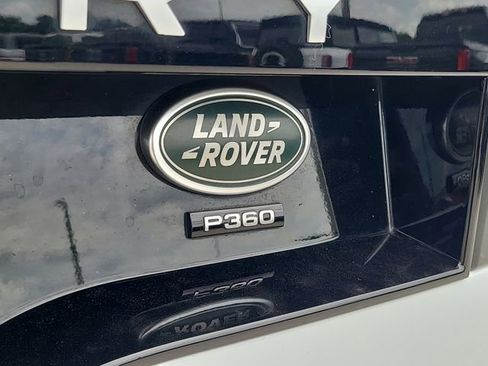 Used 2023 Land Rover Discovery Metropolitan Edition AWD/4WD image 10