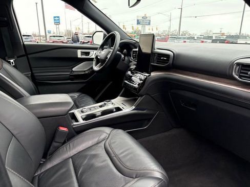Used 2023 Ford Explorer Platinum w/ Technology Package image 11