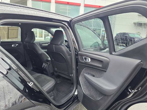 Used 2023 Volvo XC40 Recharge Ultimate w/ Protection Package Premier image 14