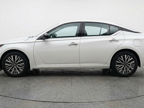 Used 2025 Nissan Altima 2.5 SV image 5