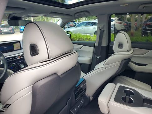 Used 2023 Acura MDX SH-AWD w/ Advance Package image 11