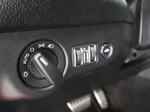 Used 2018 Dodge Challenger SRT Hellcat RWD image 41