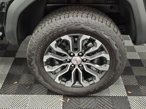 Used 2025 GMC Canyon Denali image 12