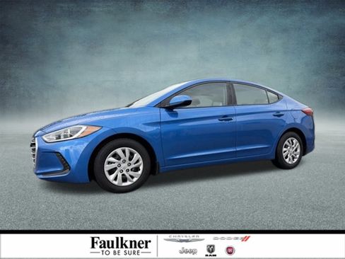 Used 2017 Hyundai Elantra SE image 1