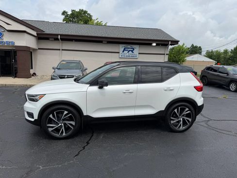 Used 2020 Volvo XC40 T4 R-Design w/ Protection Package FWD image 3