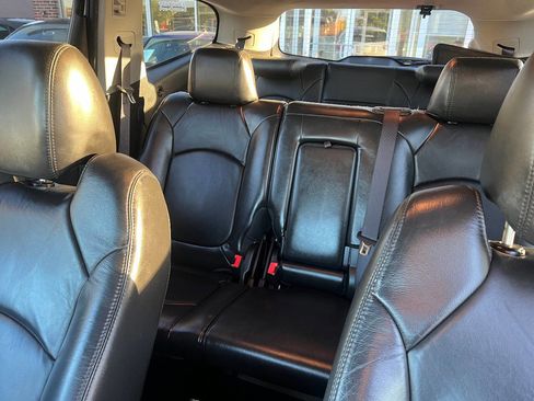 Used 2010 Chevrolet Traverse LT w/ Personal Connectivity Package image 16