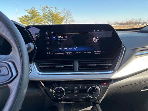 Used 2025 Chevrolet Trax LT image 18