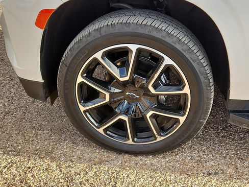 Used 2022 Chevrolet Suburban RST w/ Sport Performance Package image 7