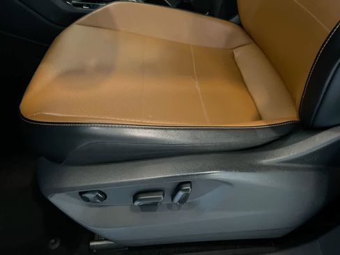 Used 2019 Volkswagen Tiguan SE w/ Panoramic Sunroof Package image 12