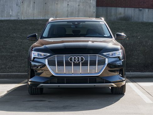 Certified 2023 Audi e-tron Premium Plus w/ Premium Plus Package image 31