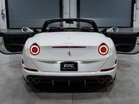 Used 2016 Ferrari California T RWD image 39