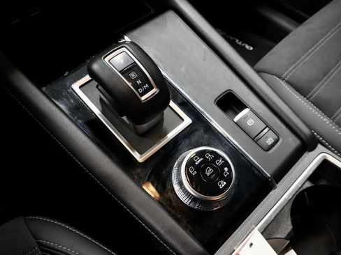 Used 2024 Mitsubishi Outlander SE image 35