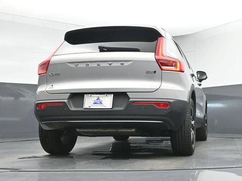Used 2024 Volvo XC40 B5 Core AWD/4WD image 16
