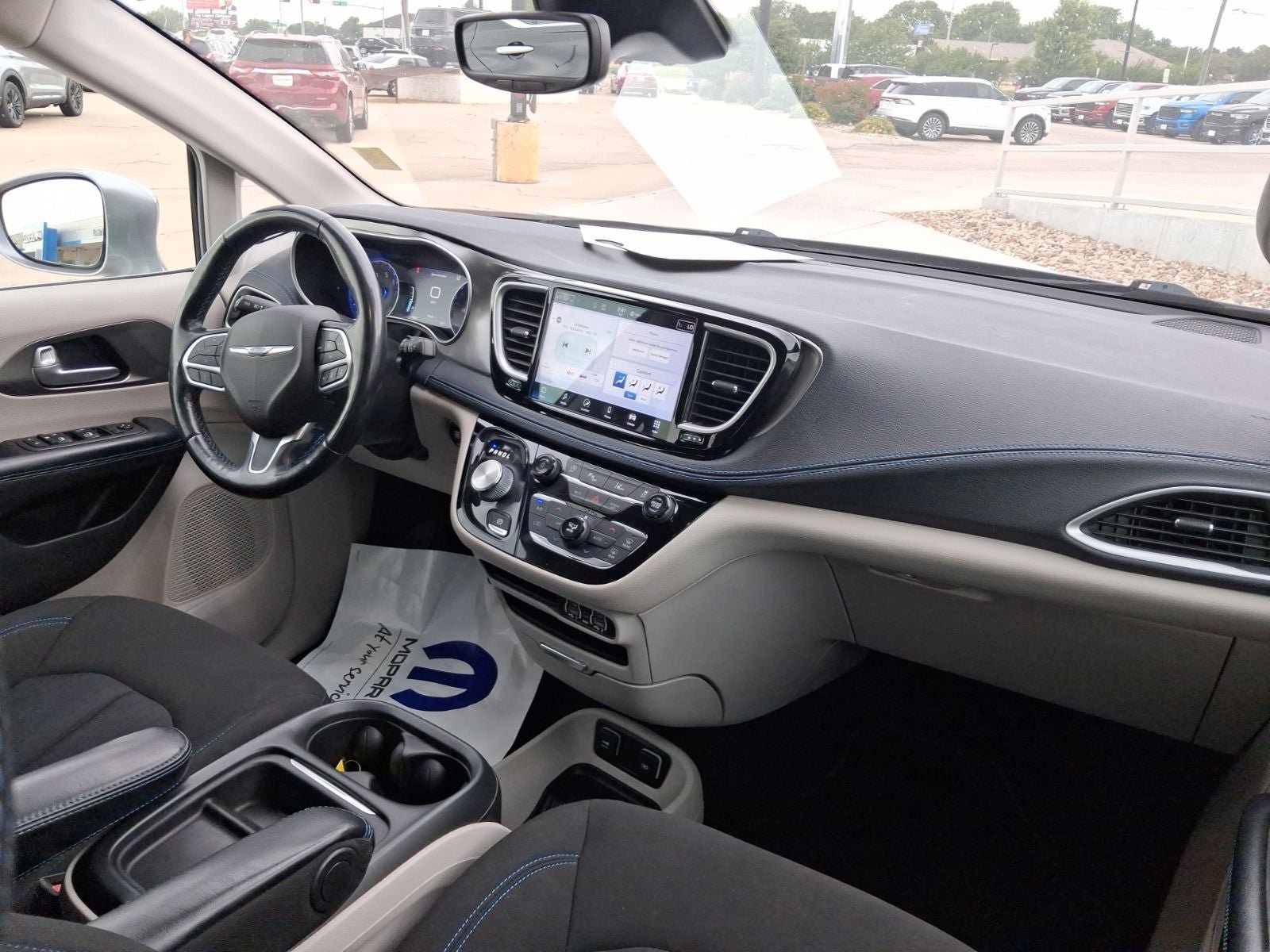 Used 2021 Chrysler Pacifica Touring w/ Cold Weather Group AWD/4WD image 14