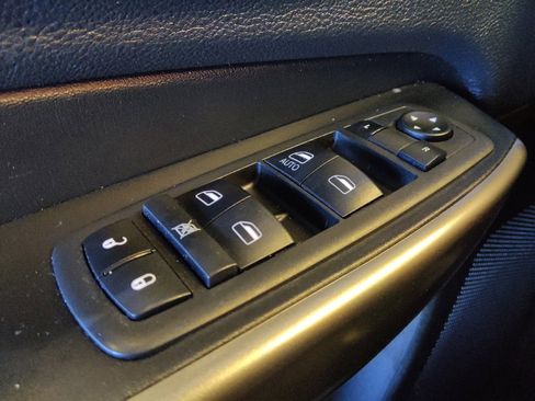 Used 2019 Jeep Cherokee Latitude w/ Popular Appearance Group image 27