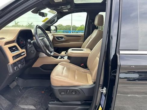 Used 2021 Chevrolet Suburban Premier w/ Premium Package RWD image 2