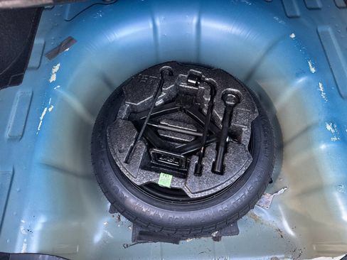 Used 2021 Hyundai Elantra Limited image 30