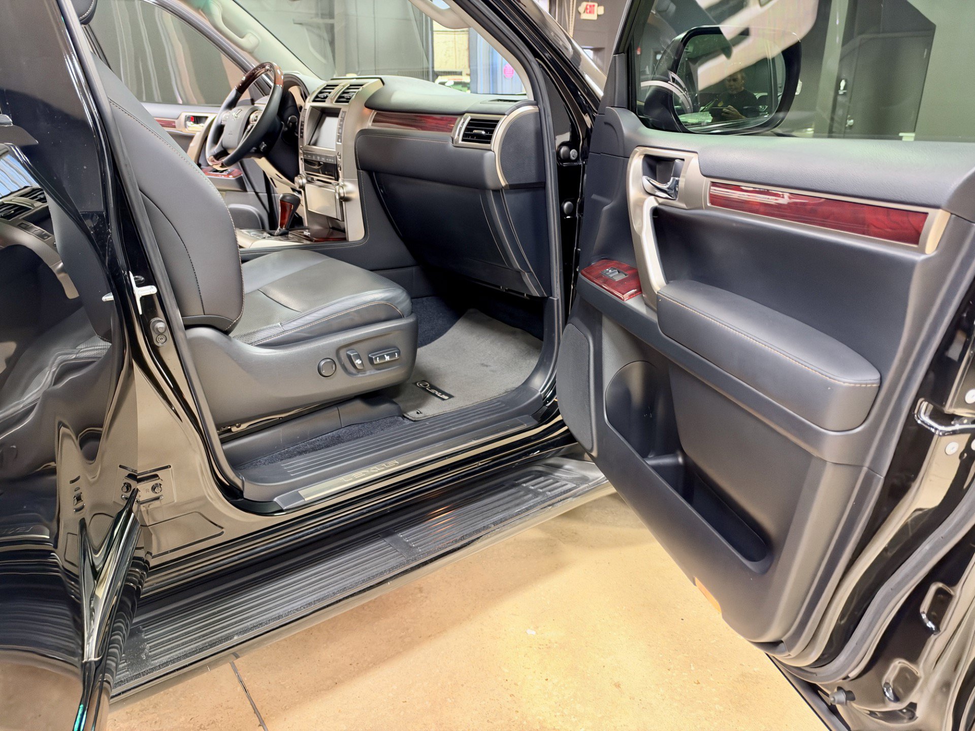 Used 2012 Lexus GX 460 w/ Comfort Plus Pkg AWD/4WD image 23