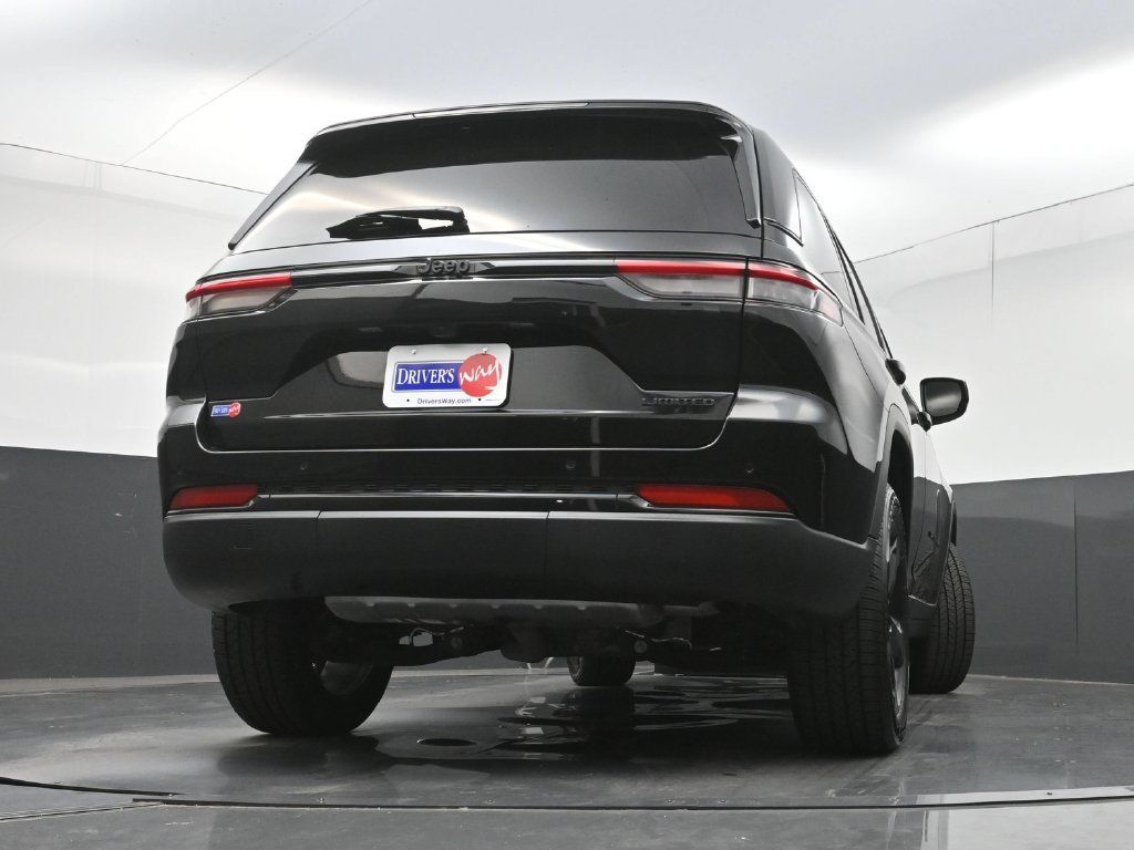Used 2023 Jeep Grand Cherokee Limited w/ Black Appearance Package RWD image 35