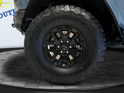 Used 2024 Ford Bronco Raptor w/ Interior Carbon Fiber Pack 6 AWD/4WD image 35