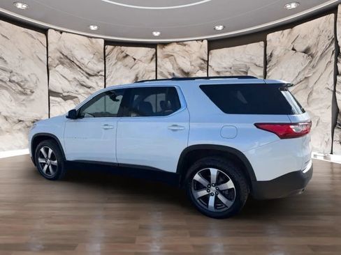 Used 2019 Chevrolet Traverse LT w/ LT Premium Package FWD image 2