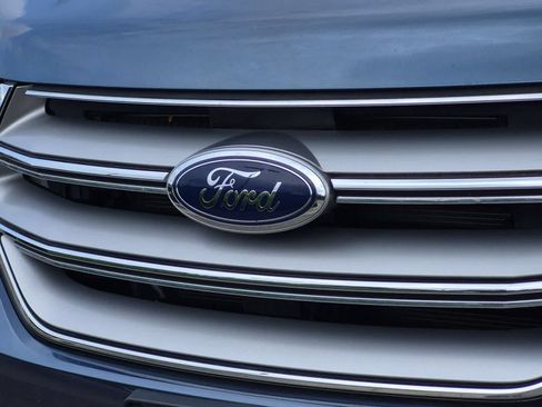 Used 2018 Ford Edge SE FWD image 12