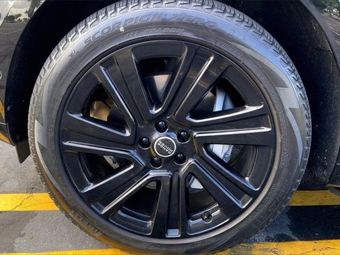 Used 2023 Land Rover Range Rover SE image 12