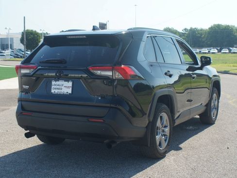 Used 2025 Toyota RAV4 XLE AWD/4WD image 19