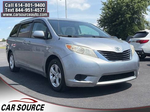Used 2011 Toyota Sienna LE w/ Towing Pkg FWD image 3