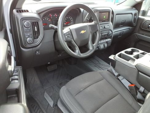 Used 2025 Chevrolet Silverado 2500 Custom image 14