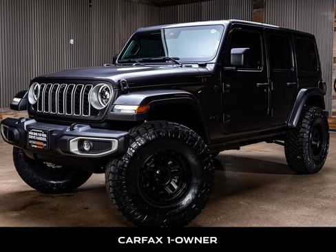 Used 2025 Jeep Wrangler Sahara w/ Technology Group image 5