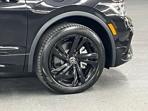 Used 2024 Volkswagen Tiguan SE R-Line image 40