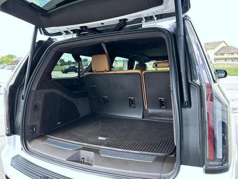 Certified 2025 Cadillac Escalade ESV Premium Luxury w/ Touring Package AWD/4WD image 23