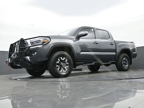 Used 2023 Toyota Tacoma TRD Off-Road w/ TRD Premium Off Road Package AWD/4WD image 28