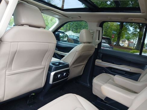 Used 2022 Ford Expedition Limited image 14